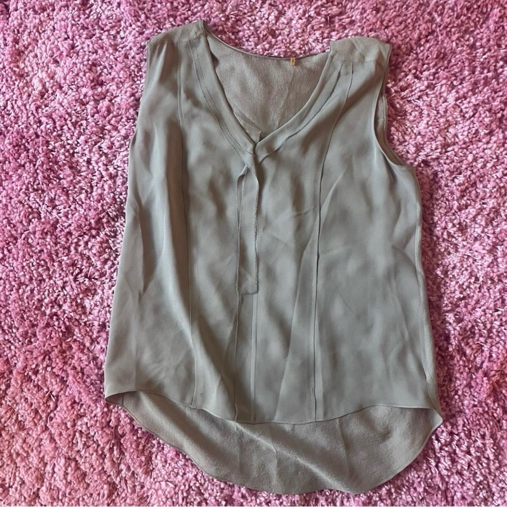 Elie Tahari Light Gray V-Neck Blouse